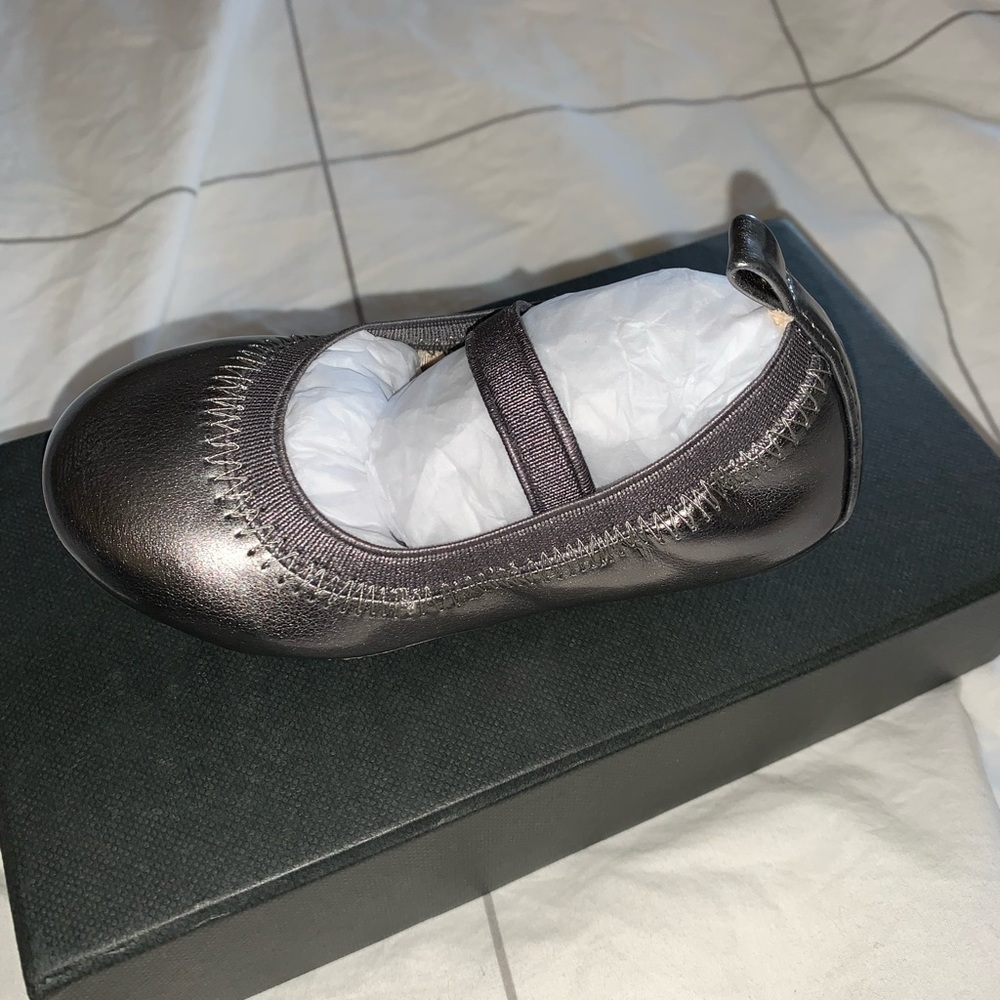 NEW IN BOX Yosi Samra shiny pewter flats